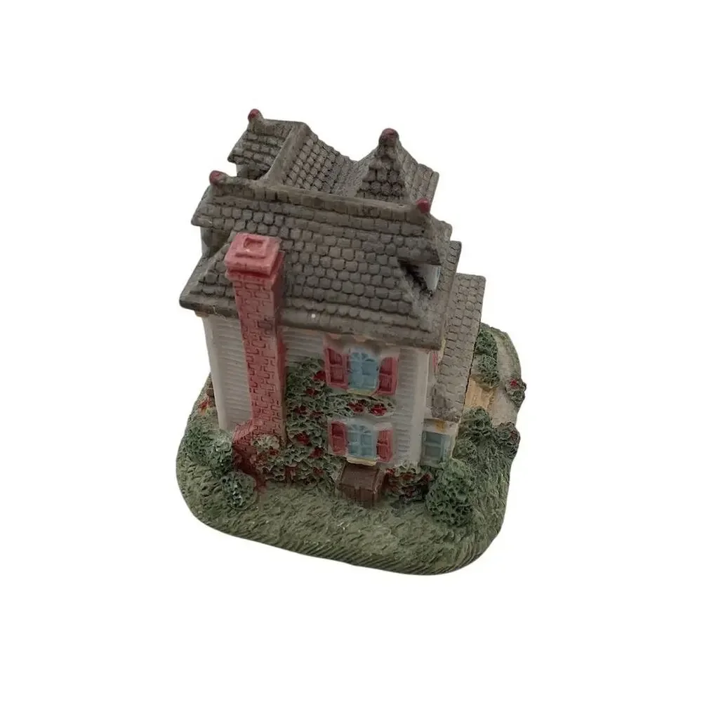 Liberty Falls Americana Collection Wooden Nickel Inn Miniature Model‎